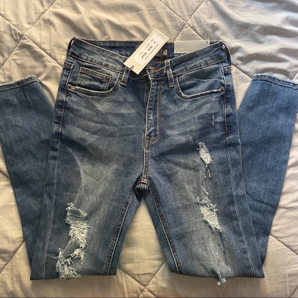 ❌SOLD‼️ NWT Distressed Skinny Jeans - Picture 2 of 4